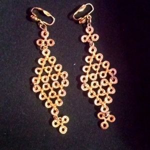 Gorgeous10k mesh dangling earrings.